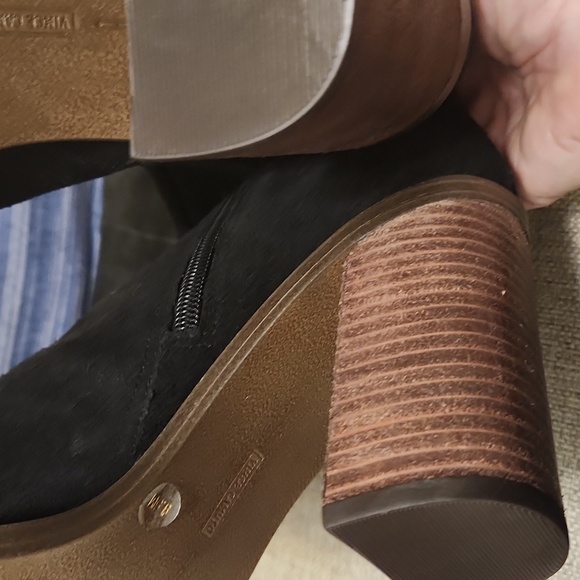 Vince Camuto Wendy Boot - Picture 3 of 9